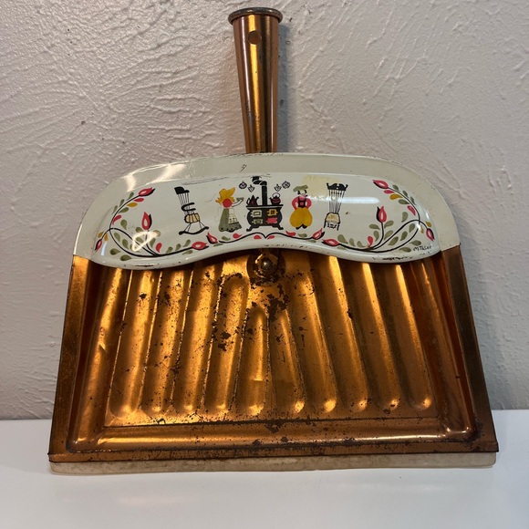 Vintage Gold Dustpan with Decorative Design - Picture 1 of 4